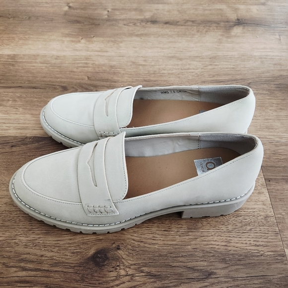 DV Dolce Vita Women's Carley Loafer - Picture 1 of 4